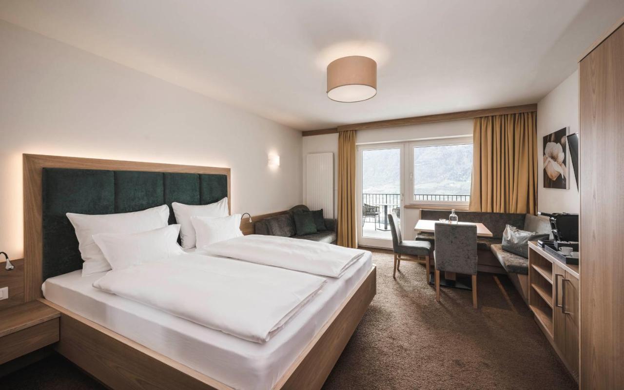 Somvita Suites Tirolo Bagian luar foto