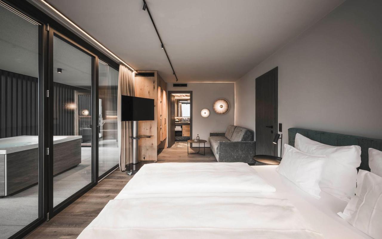 Somvita Suites Tirolo Bagian luar foto