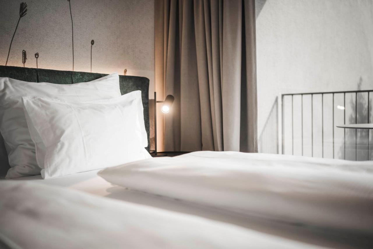 Somvita Suites Tirolo Bagian luar foto