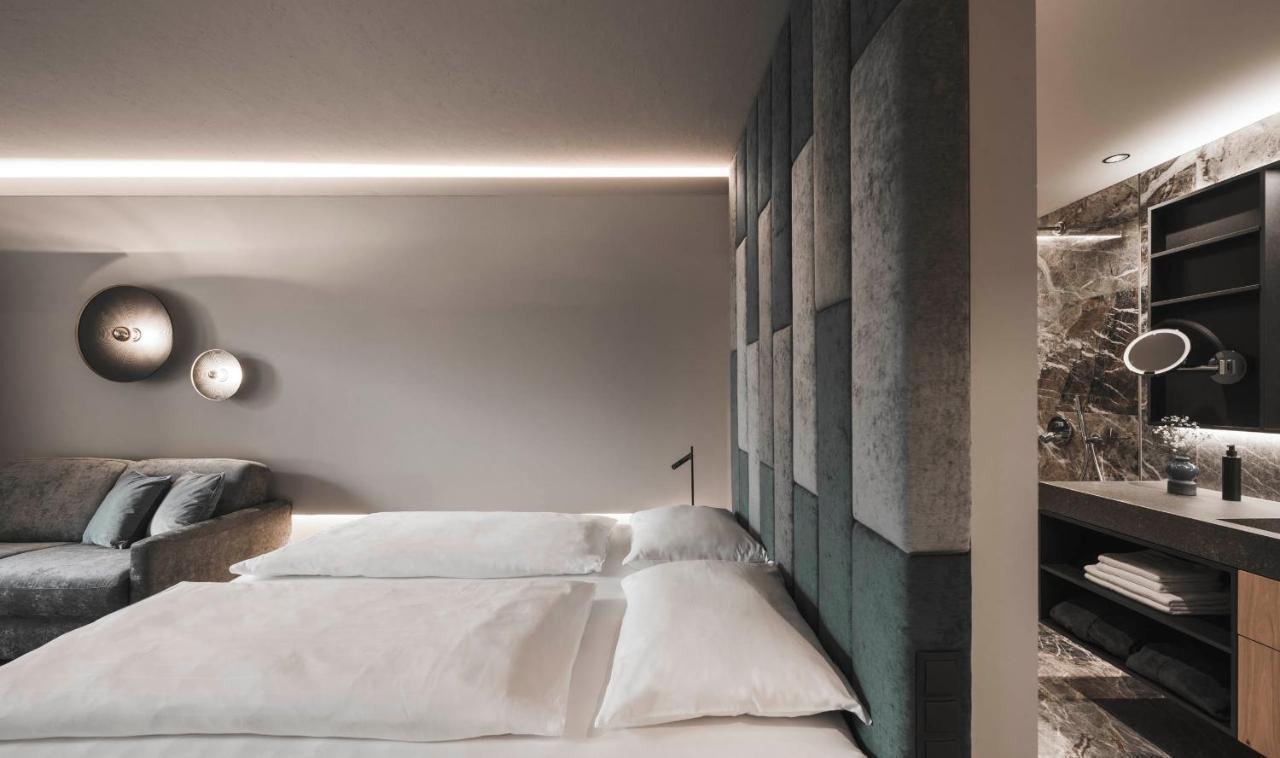 Somvita Suites Tirolo Bagian luar foto