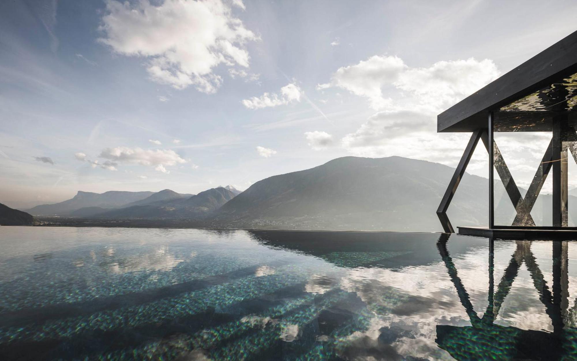 Somvita Suites Tirolo Bagian luar foto
